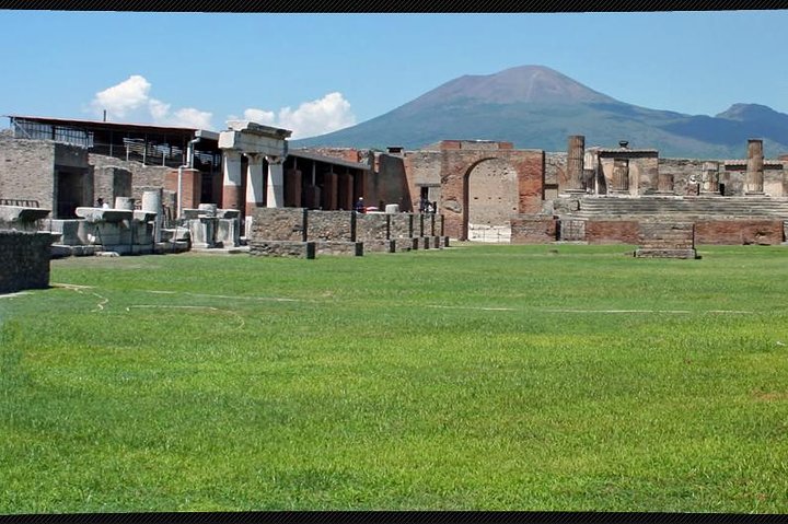 Private Tour Pompeii Herculaneum Vesuvius - Image 5