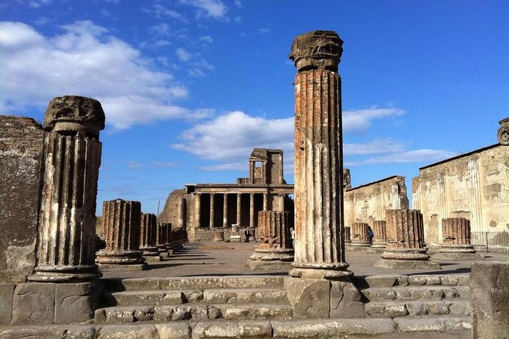 Private tour to Pompei and Herculenium - Image 2