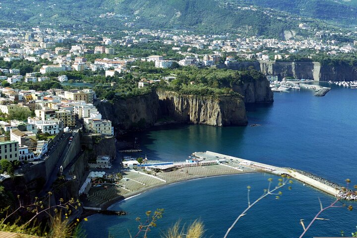 Private Tour to Pompei Sorrento and Positano with English speaking Driver/Guide - Image 4