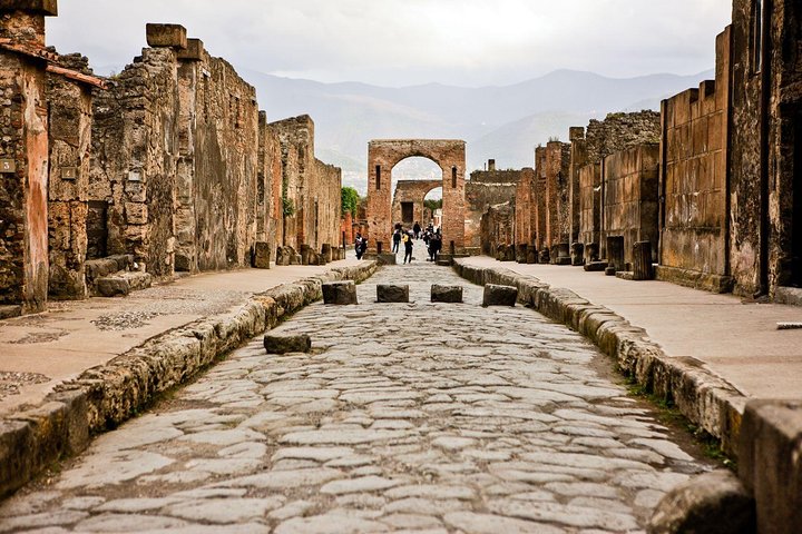 Private tour to Pompeii Herculaneum and Vesuvius - Image 3