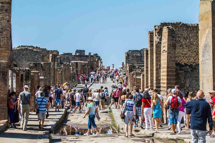 Private tour to Pompeii Herculaneum and Vesuvius - Image 5