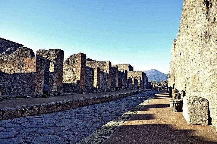 Private transfer from Naples to Pompeii with skip-the-line ticket included - Image 3