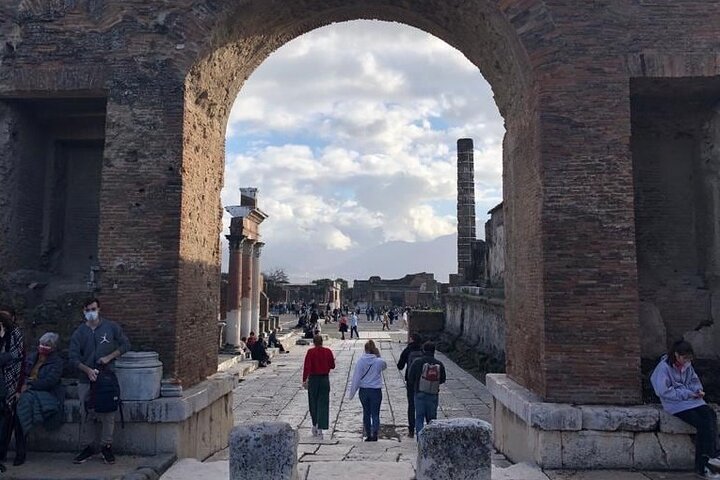 Private transfer from Napoli to Sorrento with stopover in Pompeii ruins - Image 1