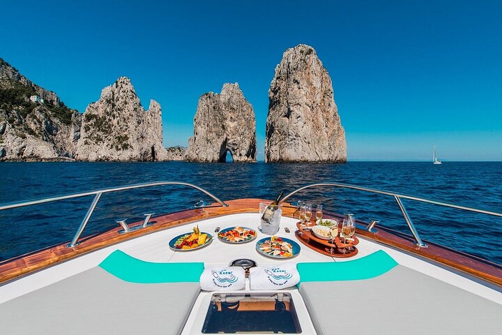 Private Vip Boat Tour of Capri Sightseeing and Capri Island  - Image 2