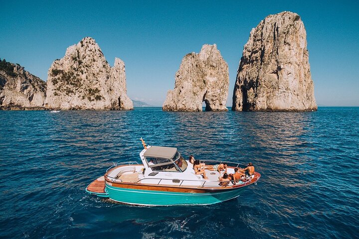 Private Vip Boat Tour of Capri Sightseeing and Capri Island  - Image 3