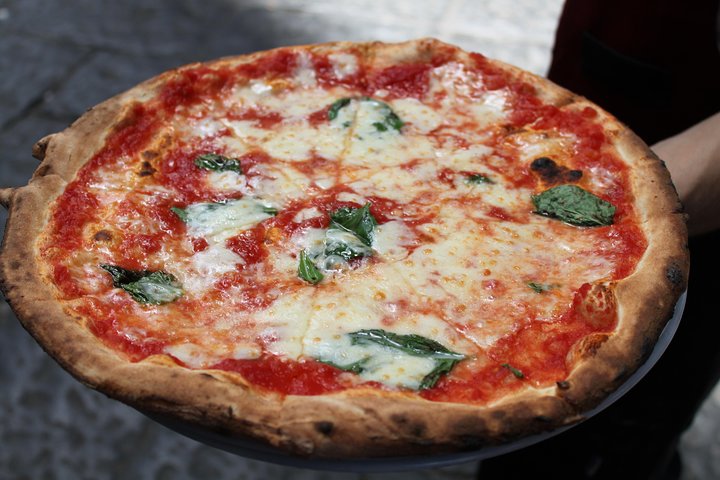 Sightseeing Tour and Pizza in Napoli - Image 1