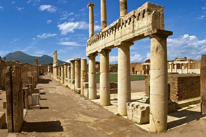 Small-Group Day Tour of Pompeii and Mount Vesuvius from Naples - Image 3