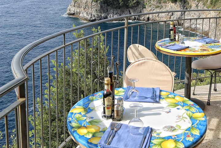 Sorrento, Positano, and Amalfi Day Trip from Naples - Image 4
