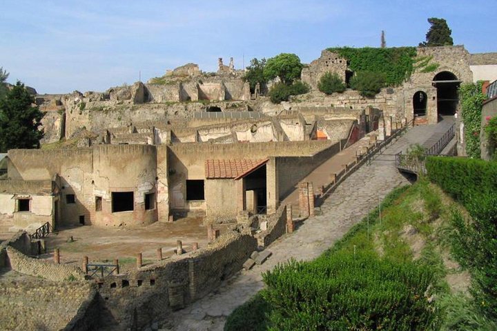 the splendour of Pompeii ruins with pompeii guide - Image 2