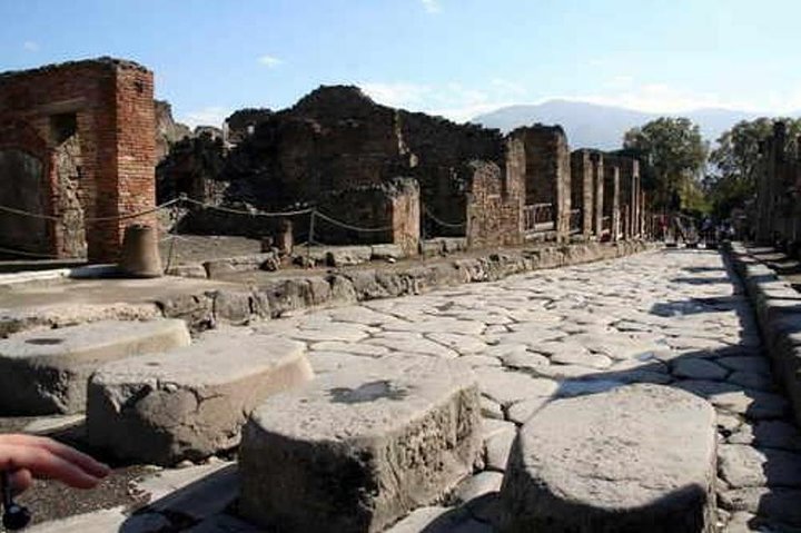 Tour condiviso Positano Sorrento and Pompei - Image 2