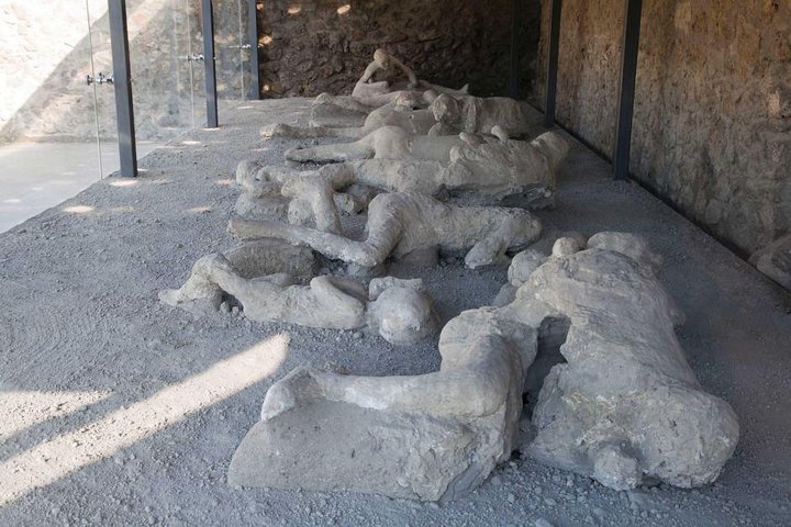 Tour of Pompeii+Herculaneum+National Archaeological Museum of Naples (Full Day) - Image 3