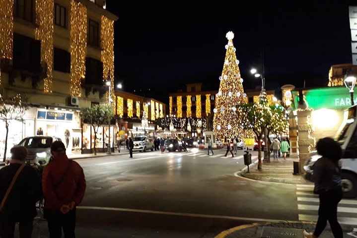 Tour of the City of Sorrento with beautiful Christmas decorations - Image 1