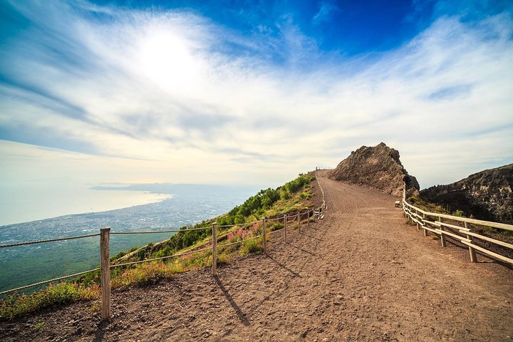 Tour on Vesuvius with wine tasting - Image 3