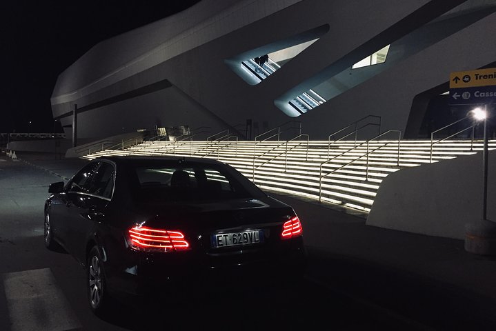 transfer by luxury car from the airport, station, etc., to the city of Naples - Image 1