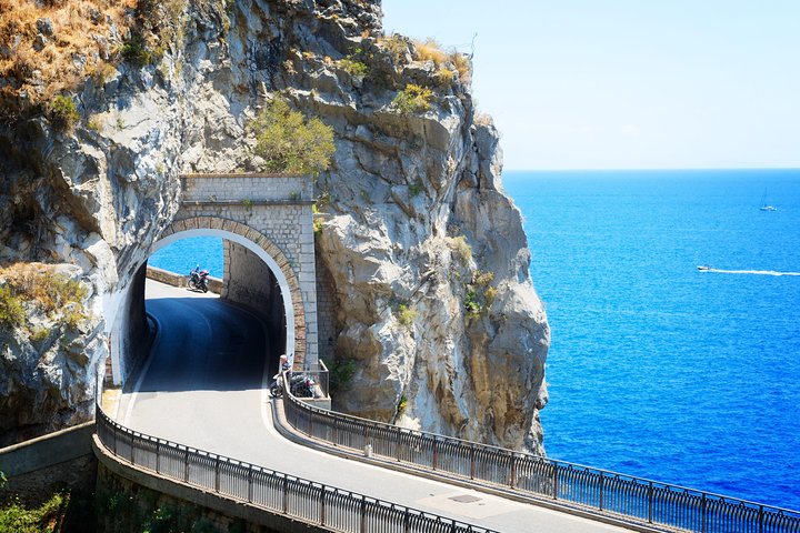 Transfer from Naples to Positano with 2 hours Private Tour in Pompeii - Image 1