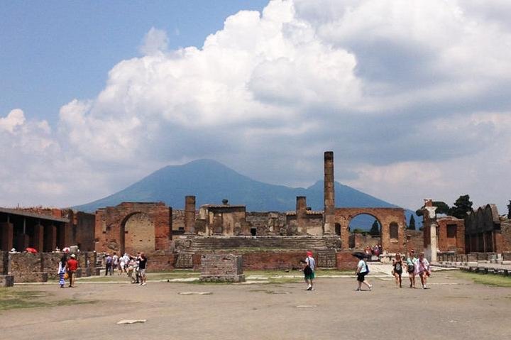 Transfer from Naples to Positano with stop at Pompeii - Image 1