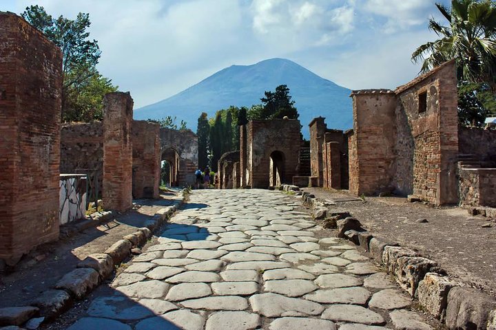 Transfer from Naples to Sorrento with stop at Pompeii - Image 1
