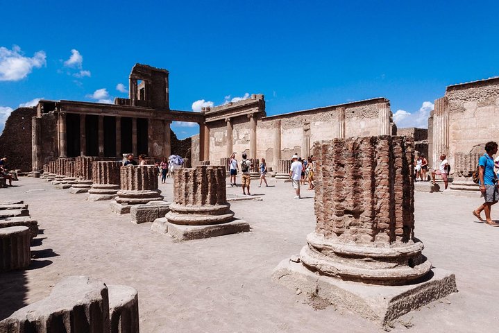 Transfer from Rome to Naples with stop 2 hours at Pompeii excavations - Image 1