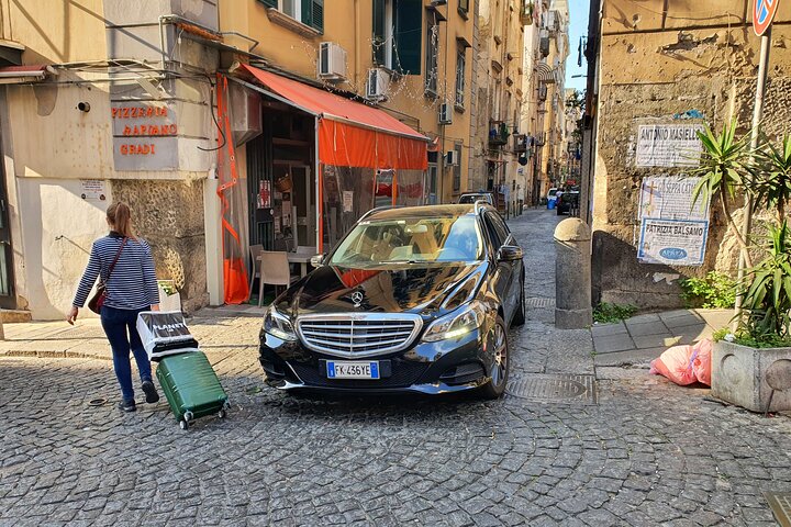Trasferimento da/per Napoli-Sorrento Positano con stop Pompei 2h - Image 1