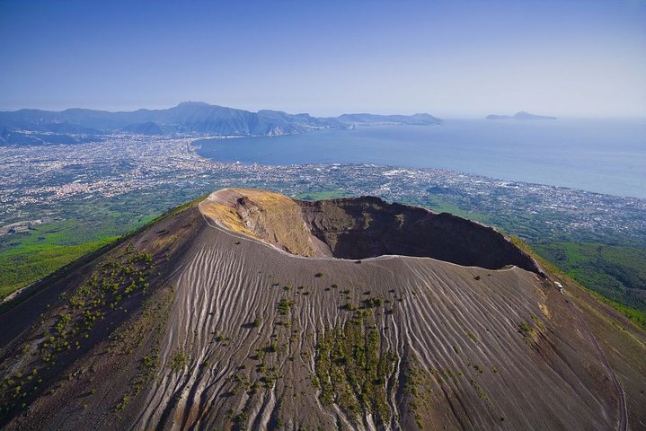 Unique walk around the crater of the Vesuvius - Image 5