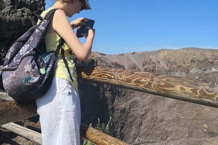Vesuvius tour and Pompeii excavations including lunch and guide - Image 5