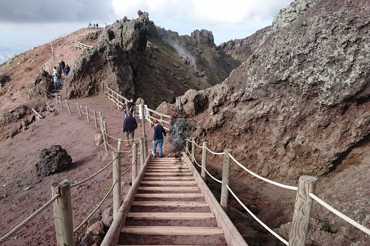 Vesuvius tour from Naples with lunch - Image 3