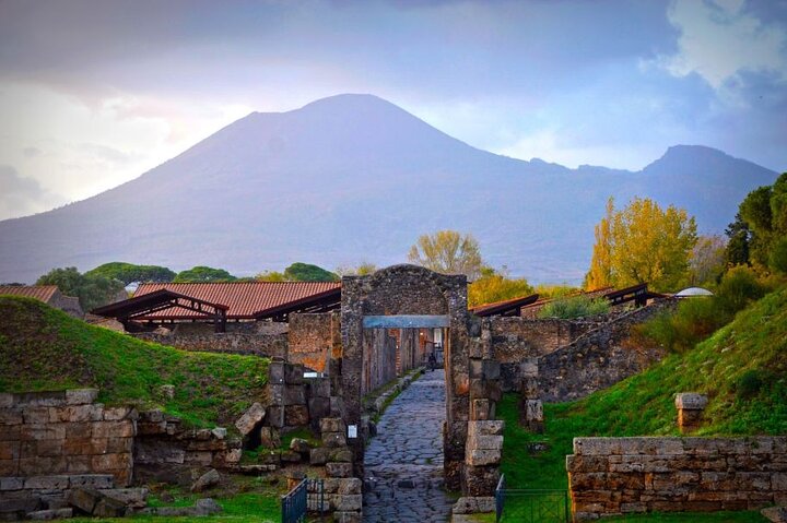Vesuvius tour from Naples with lunch - Image 5