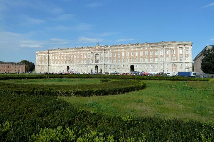 Visit the Caserta Royal Palace - Image 1