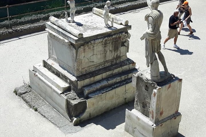 Visit to the archaeological park of Herculaneum - Image 5