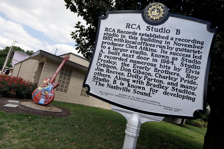 Nashville VIP Style Private Tour with Local Singer/ Songwriter  - Image 5