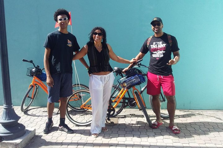 Dilly Dally Cultural Bike Tour of Downtown Nassau Attractions  - Image 3