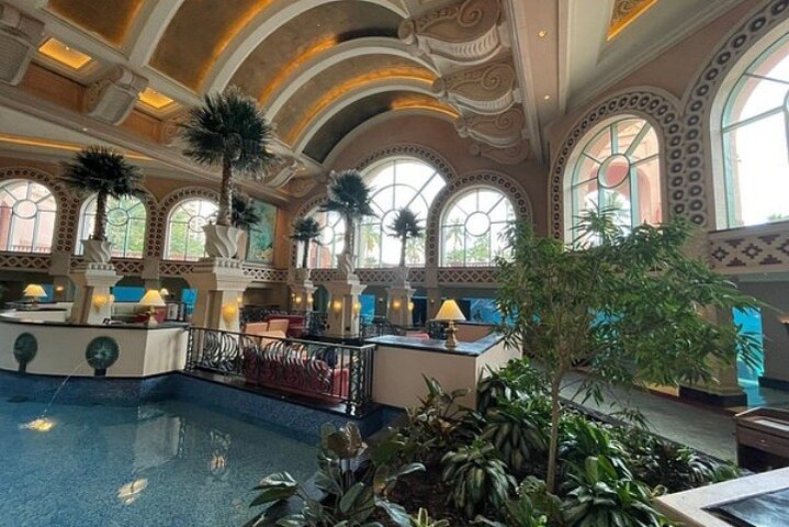 Island Tour,Beach & Lunch stop at Fish fry in Nassau Bahamas  - Image 3
