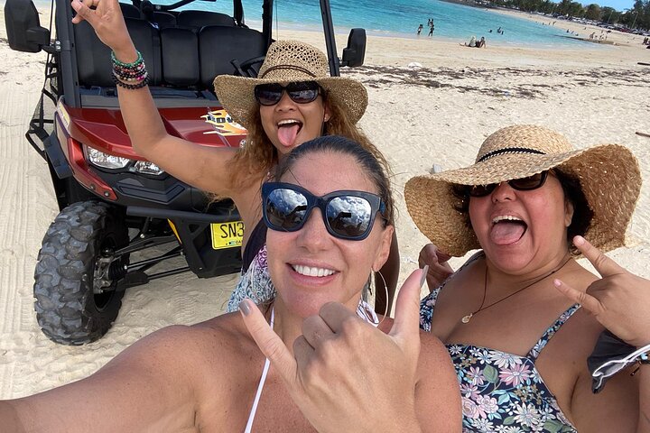 Jeep tour with beach stop (Bahamian lunch, drink & wireless audio equipment) - Image 2