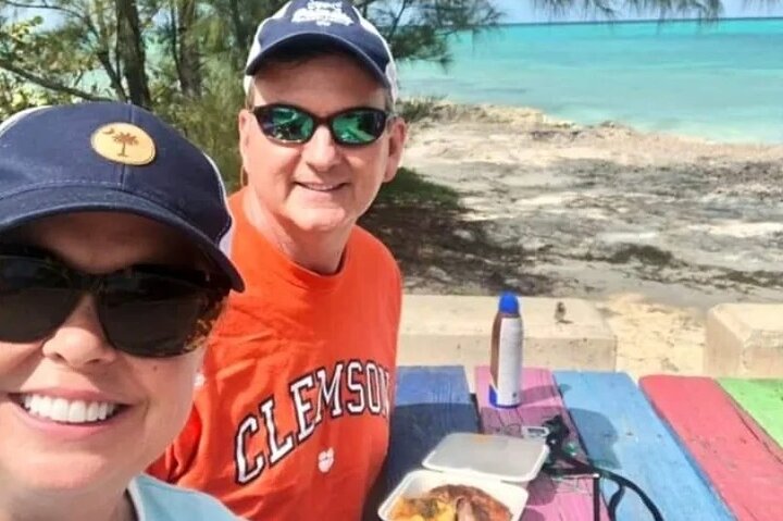 Jeep tour with beach stop (Bahamian lunch, drink & wireless audio equipment) - Image 4