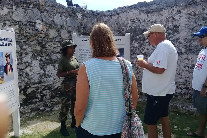 Nassau Food and History Bus Tour - Image 4