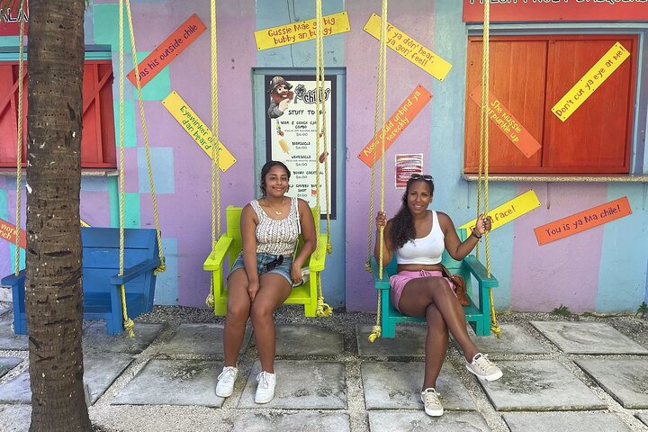 Private Pedicab Tour of Downtown Nassau Attractions - Image 4
