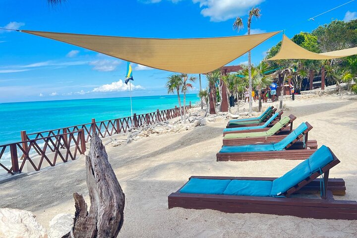Private Small Group Beach Club in Rose Island Bahamas - Image 1