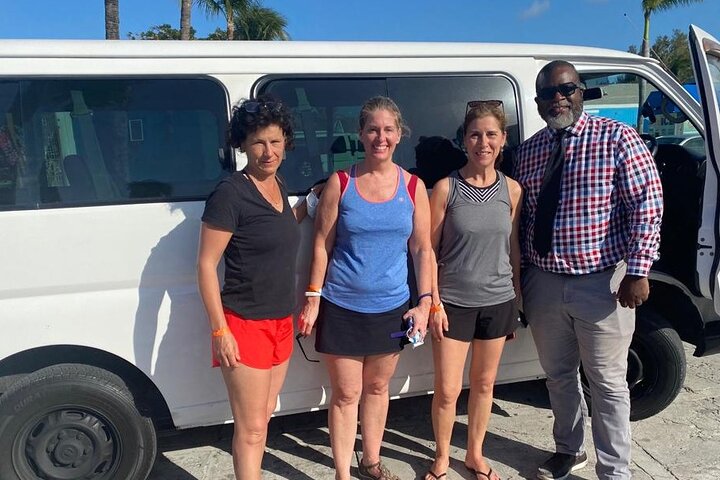 Round Trip Private Airport To Hotel Transfer in Nassau - Image 2