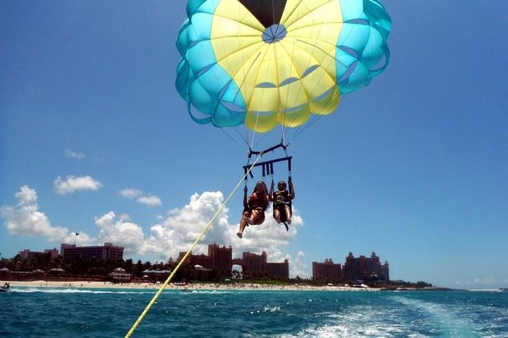 Single Parasail Over Cabbage Beach, the Bahamas - Image 3