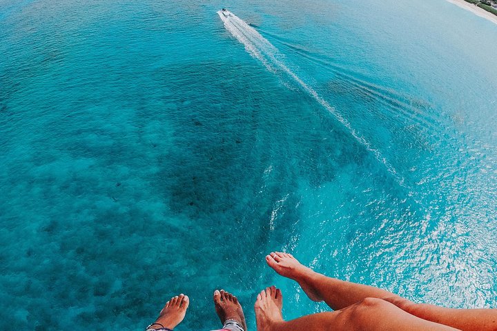 Single Parasail Over Cabbage Beach, the Bahamas - Image 4