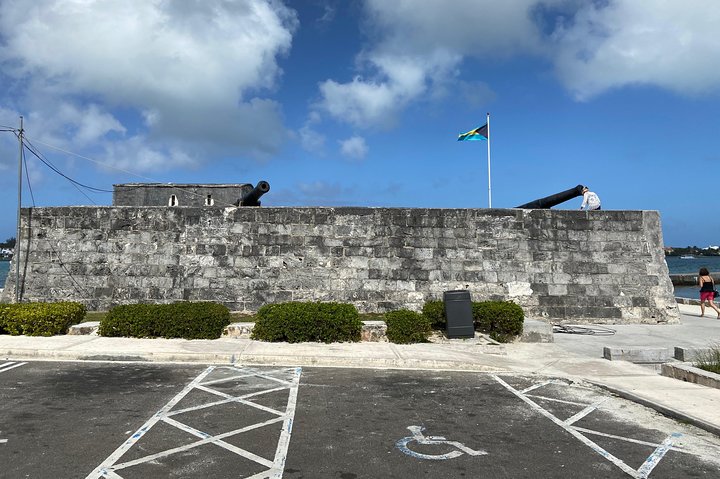 Tour: Just A Little Bit! (city tour of Nassau) - Image 5