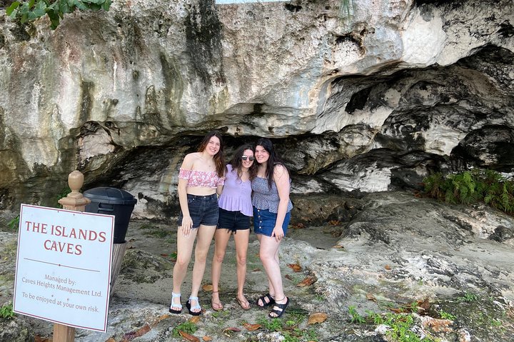 Tour: Just A Little Bit! (city tour of Nassau) - Image 3