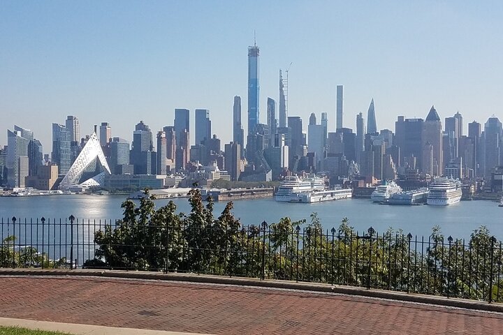 Door to door New York City Attractions! Comfort Private Tours. - Image 1