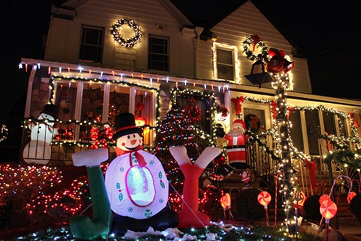 Dycker Heights and Christmas Lights Tour $ 39 dollars - Image 2