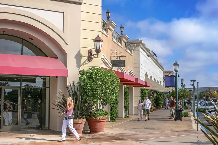 Private Hamptons Tour with Outlet Center Shopping - Image 2