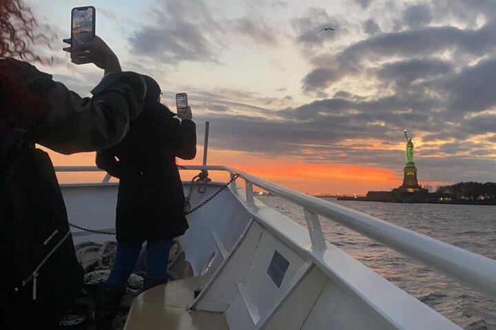 Statue of Liberty and Ellis Island Sunset Cruise in New York Shared Tour - Image 5