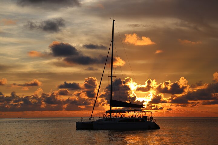 Private Luxury Sunset Cruise on Yacht in Nha Trang - Image 2