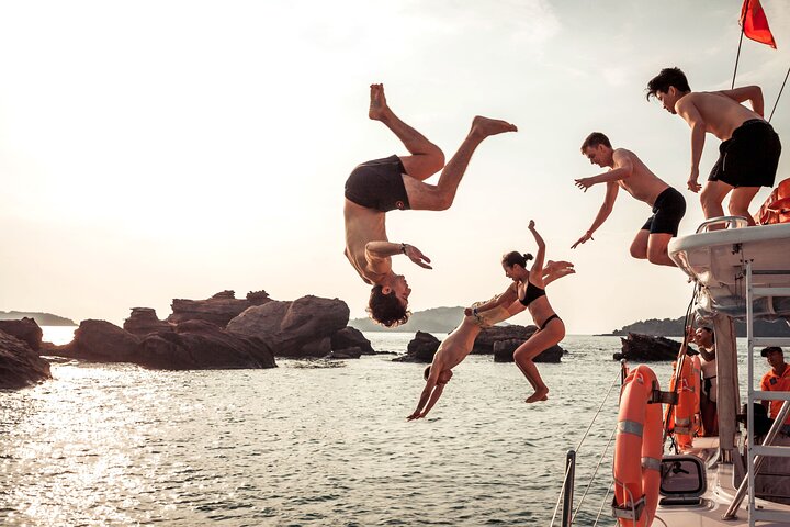 Private Luxury Sunset Cruise on Yacht in Nha Trang - Image 5