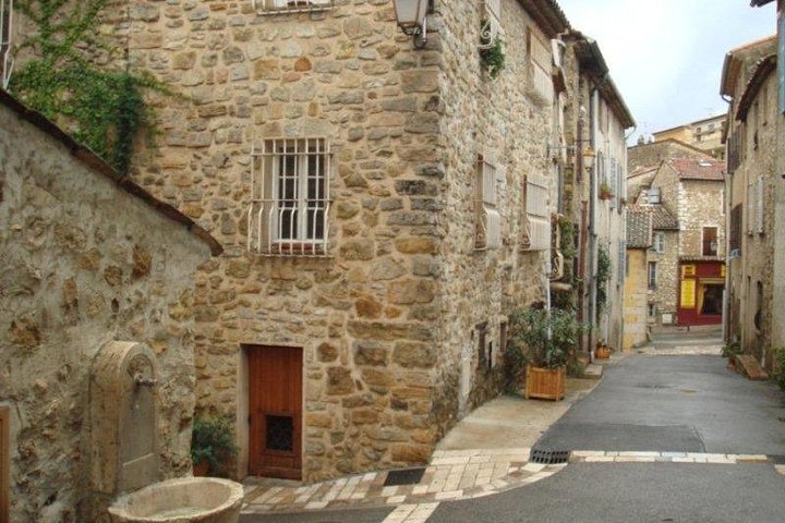 Grasse, Gourdon, Valbonne and Wine Tasting Full-day from Nice Small-Group Tour - Image 2