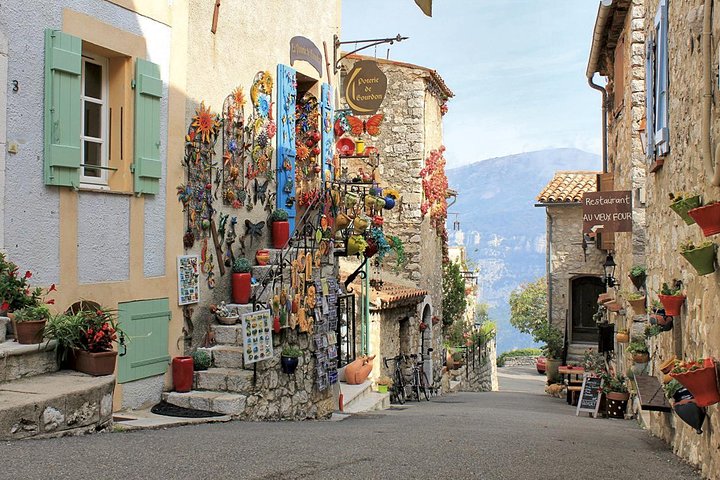 Provence and Tradition - Private Guided Tour - Image 1